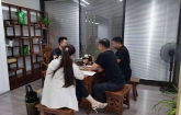 作為代理多年王力入戶門的經(jīng)銷商，趁著節(jié)前來我廠考察指導(dǎo)！給予肯定，當(dāng)場(chǎng)簽訂合同，雙向奔赴的合作！